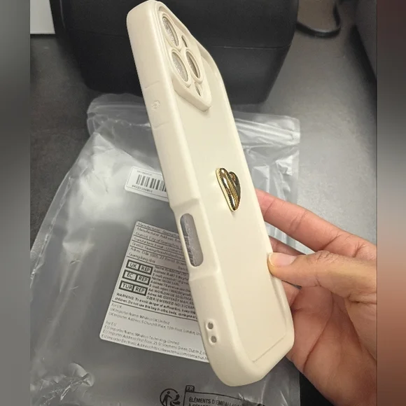 iphone 16 Pro Max Cream Gold Heart Silicone Back Case Cover - Picture 6 of 8
